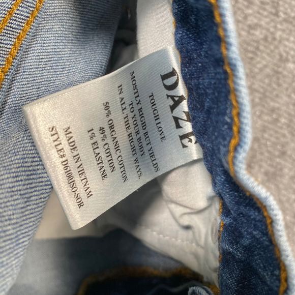 DAZE Women's Jeans Size 24 Light Wash Distressed Cropped Flare Denim - Picture 8 of 9